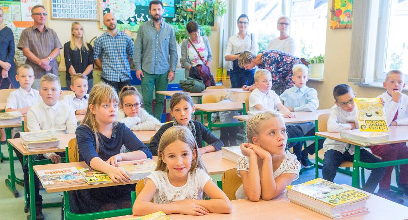 Zdjęcie rozpoczęcie roku szkolnego Bytów
