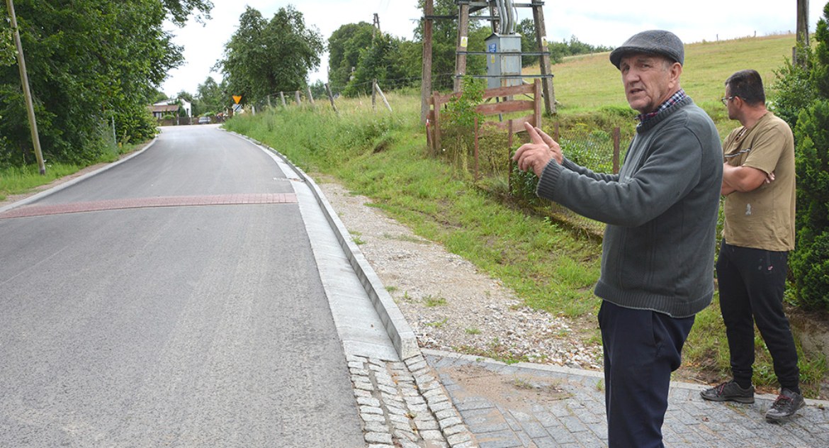 Interwencje, zalewa zalewa posesję Problem drogą Wierszynie - zdjęcie, fotografia