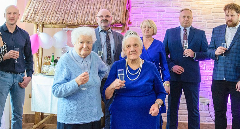 Helena Bruska ze swoją siostrą Teresą Sobol z Bytowa
