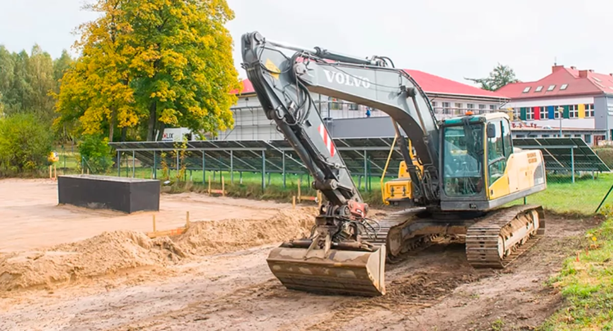 Foto: Kurier Bytowski. Prace przygotowawcze pod nową remizę strażacką w Kołczygłowach rozpoczęły się jesienią 2024 r. 