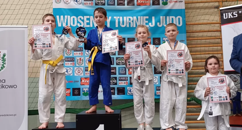 Nina Szmurło oraz siostry Anastazja i Dorota Piwowarskie-Dąbrowskie z Klubu Judo Pantera Bytów stanęły na podium turnieju w Jezierzycach.