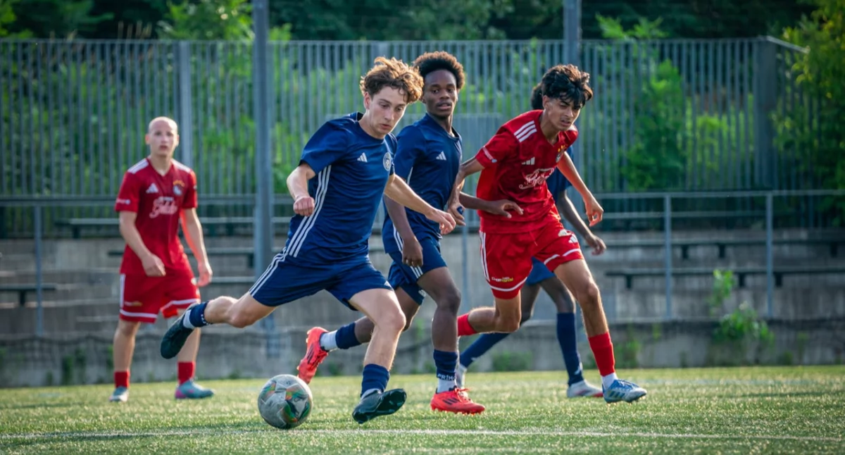 Tekst sponsorowany, Najpopularniejsze koszulki piłkarskie kluby rozpoznasz daleka! - zdjęcie, fotografia