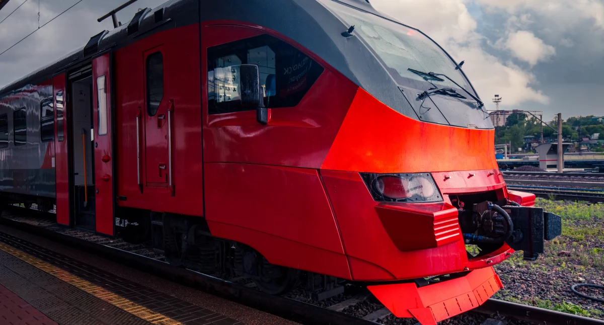 Tekst sponsorowany, warto kupować bilety kolejowe wyprzedzeniem - zdjęcie, fotografia