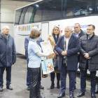 Swietłana Drozd na ręce starosty bytowskiego złożyła podziękowania za pomoc w zakupie...