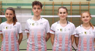 Start w Solcu Kujawskim i nowe stroje bytowskich badmintonistów