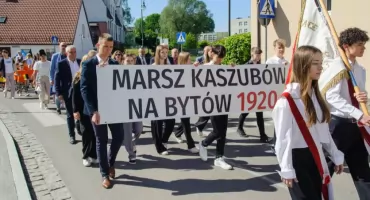 Przeszli ulicami Bytowa. Upamiętnili wydarzenia sprzed ponad stu lat