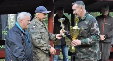 Piękny szczupak z leśnego jeziora. W dodatku podczas zawodów
