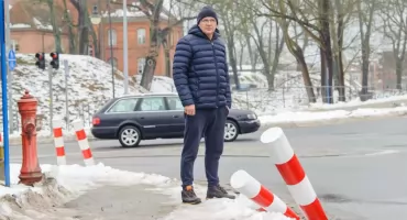 Nie dostrzegają problemu pieszych ani mieszkańców pobliskiego domu