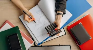 Księgowość online – czy księgowy zawsze musi być fizycznie w firmie?