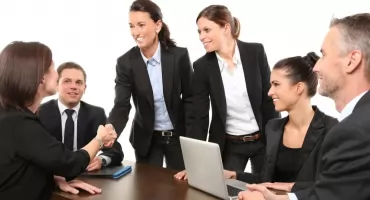 Rzeczoznawca majątkowy a pośrednik nieruchomości – jakie są różnice w kompetencjach i odpowiedzialności?