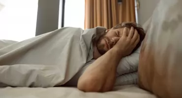 Sprawdzone sposoby na walkę z nocnymi wybudzeniami