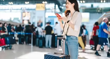 Podróżujesz za granicę? Nowoczesna karta eSIM w telefonie ułatwi Ci kontakt ze światem